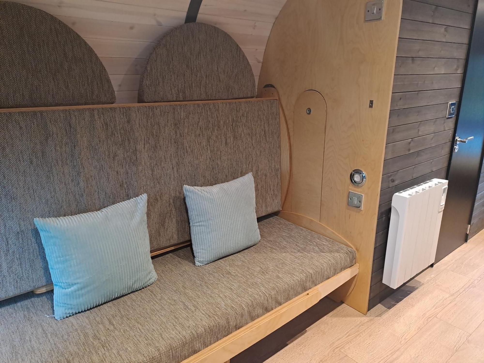 Celtic Minor Pods Villa Ystalyfera Ngoại thất bức ảnh